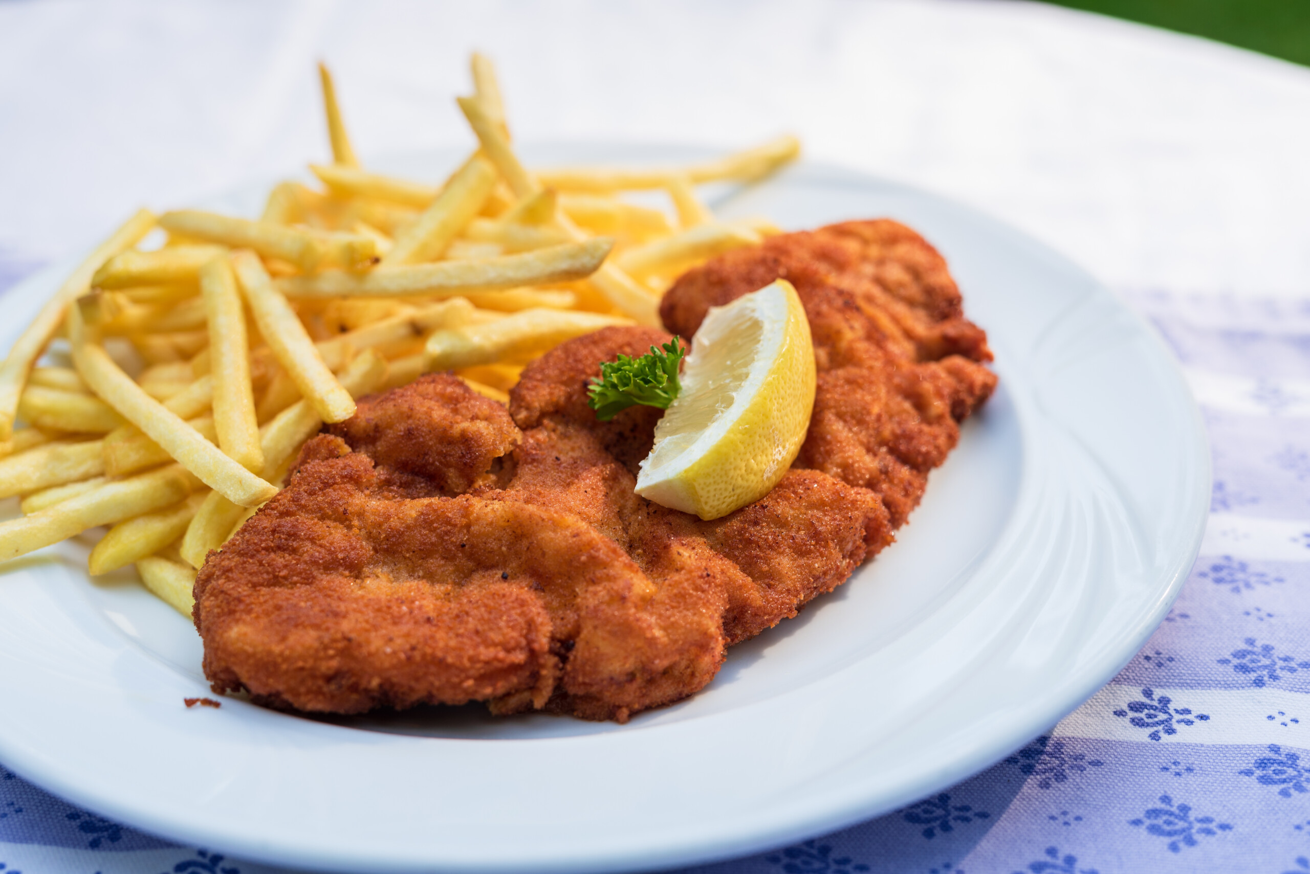 Pouletschnitzel & Pommes