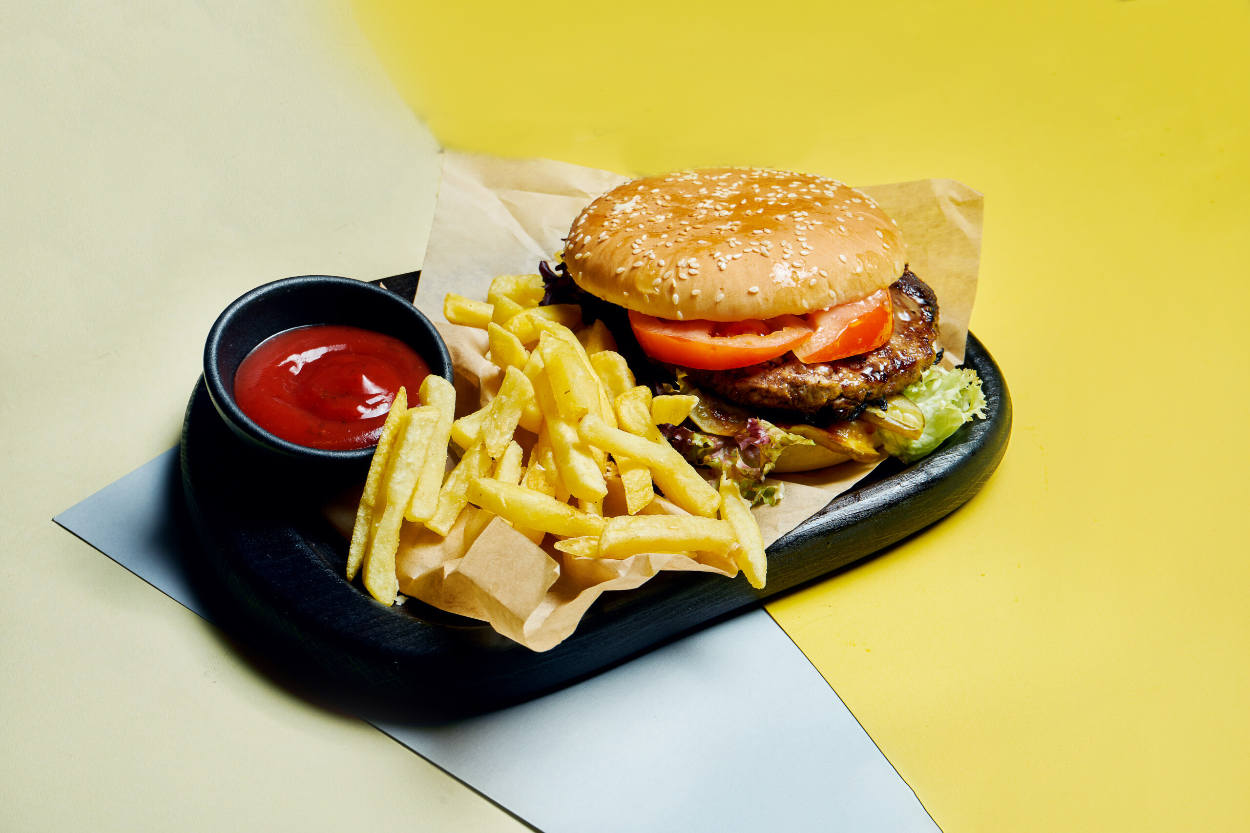 Black Angus Burger mit Pommes